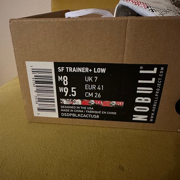 New 9.5 W  NOBULL SF TRAINERS LOW. - Picture 2 of 6